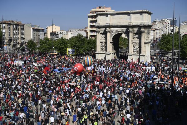 Первомайская демонстрация против пенсионной реформы в Марселе. - Sputnik Молдова