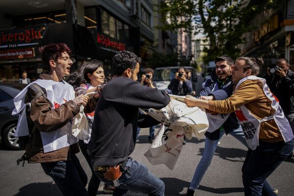 Столкновение полицейских и протестующих в Стамбуле, Турция. - Sputnik Молдова
