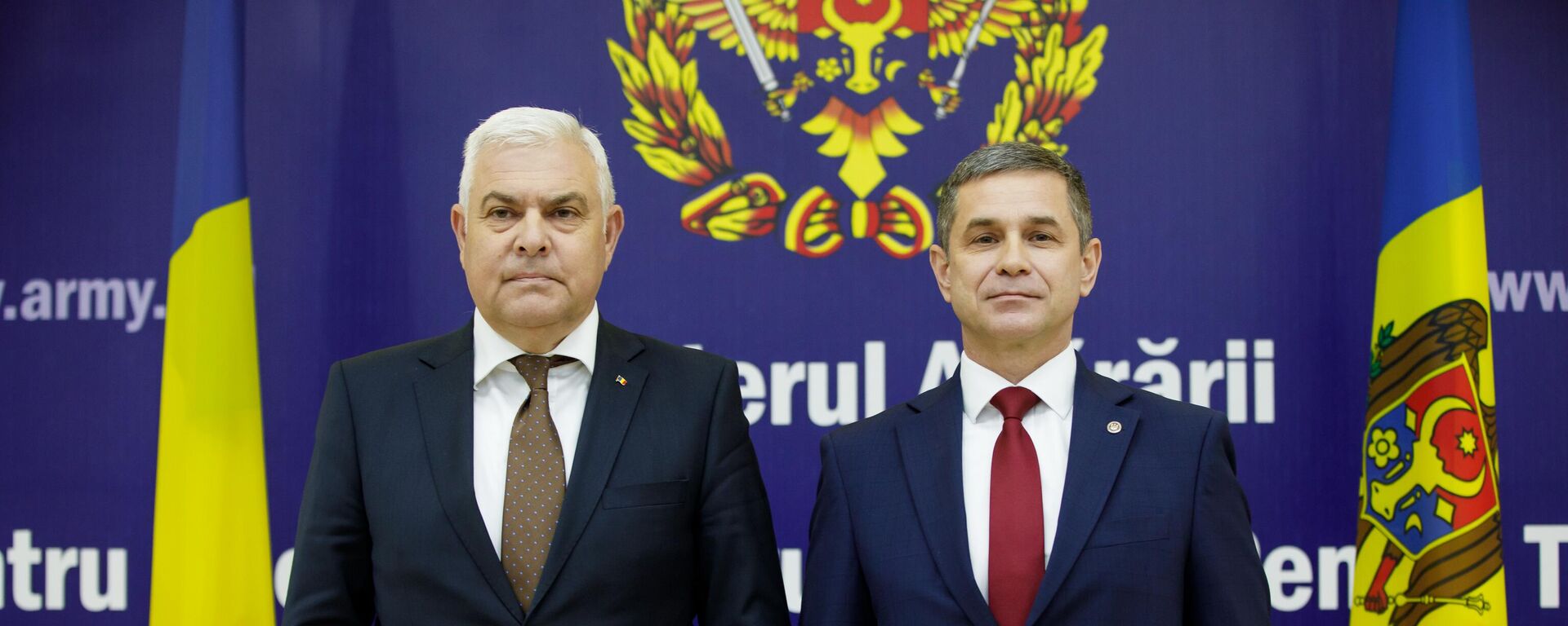 Минобороны Молдовы и Румынии намерены укрепить стратегическое партнерство - Sputnik Молдова, 1920, 02.05.2023