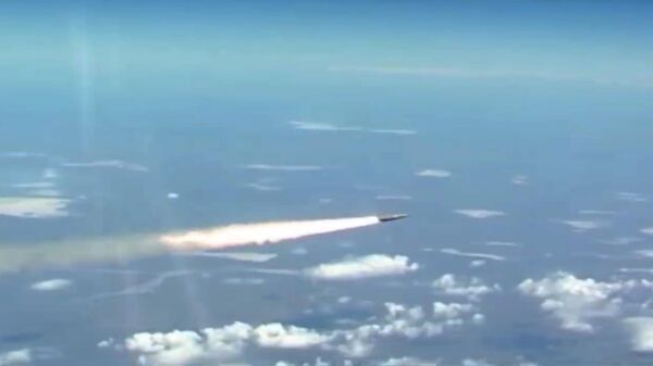 O rachetă „Kinjal” zboară spre țintă - Sputnik Moldova
