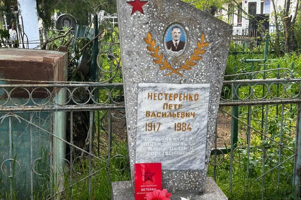 На могилах ветеранов ВОВ в Комрате установили памятные таблички - Sputnik Молдова