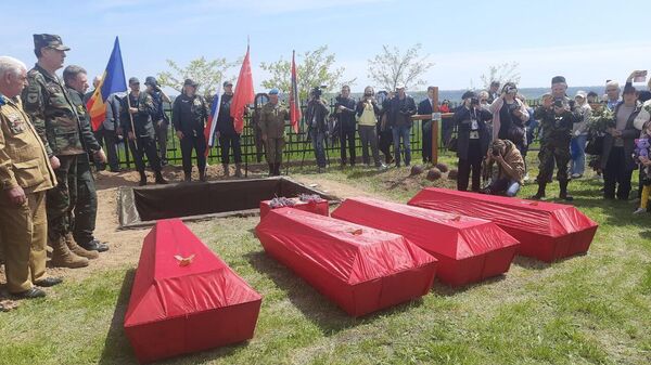 Забвению вопреки: на Шерпенском плацдарме захоронили останки 23 бойцов Красной армии - Sputnik Молдова