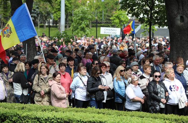 Оппозиционное &quot;Движение за народ&quot; проводит в центре молдавской столицы масштабный антиправительственный митинг.  - Sputnik Молдова
