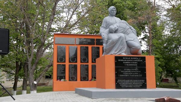 В Дрокиевском районе открыли отреставрированный мемориал героям войны - Sputnik Молдова