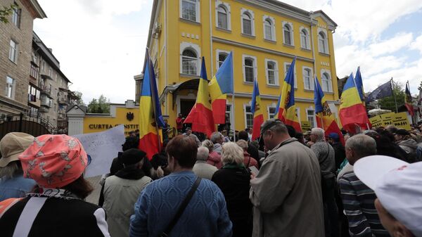 Заседание Конституционного суда и протест сторонников партии Шор - Sputnik Молдова