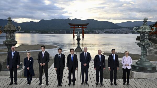 Лидеры G7 во время совместного фотографирования в храме Ицукусима, Хиросима - Sputnik Молдова