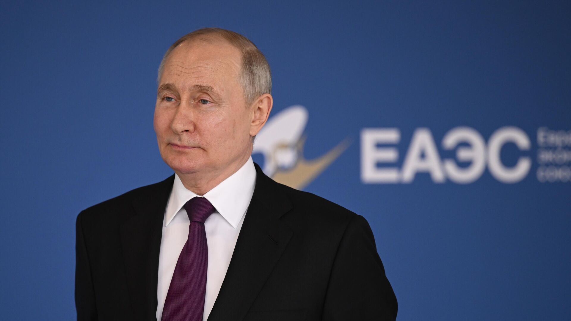 Президент РФ В. Путин принял участие в пленарном заседании ЕЭФ - Sputnik Moldova, 1920, 26.05.2023