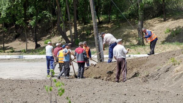 Muncitori în preajma gării feroviare Bulboaca - Sputnik Молдова