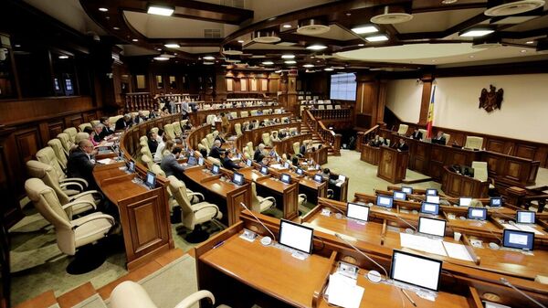 Поправки в закон о Нацкомиссии по финансовому рынку вызвали споры в парламенте - Sputnik Молдова