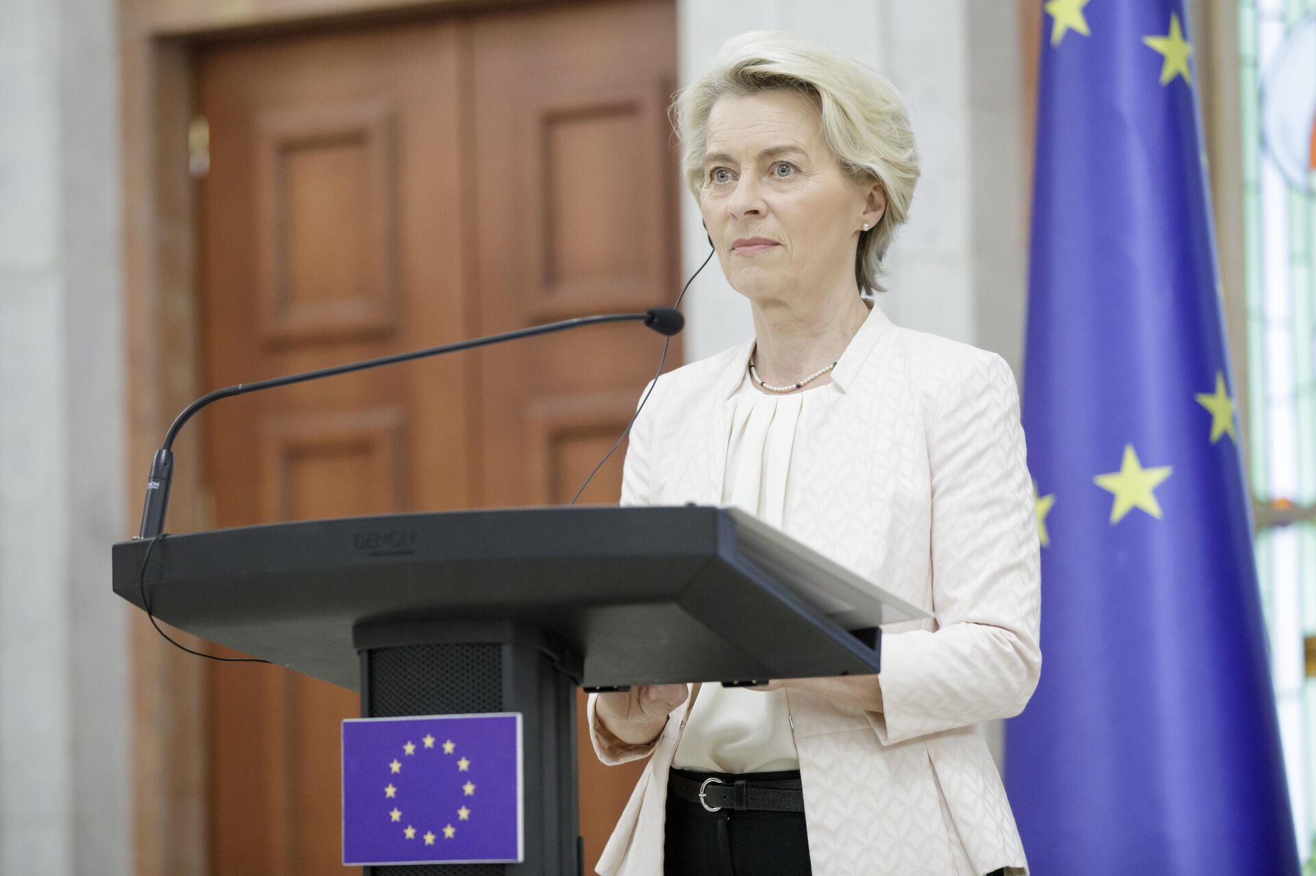 Урсула фон дер Ляйен Урсула фон дер Ляйен - Sputnik Молдова, 1920, 05.12.2025