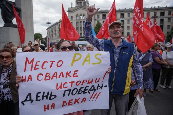 Марш в защиту празднования Дня Победы в Кишиневе - Sputnik Молдова