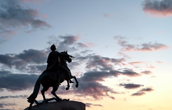 Памятник первому российскому императору Петру Великому Медный всадник в Санкт-Петербурге  - Sputnik Молдова