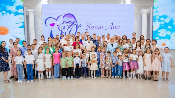 Нам каждый день медали не дают: в Гагаузии наградили многодетных матерей - Sputnik Молдова