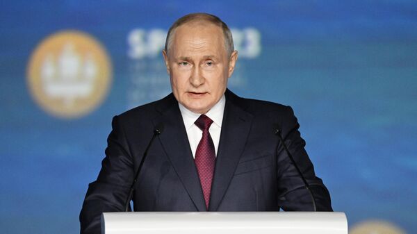 ПМЭФ-2023. Президент РФ В. Путин на пленарном заседании - Sputnik Moldova