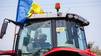 Tractor cu abțibild "Asociația Forța Fermierilor", Moldova