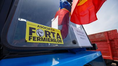 Tractor cu abțibild "Asociația Forța Fermierilor", Moldova