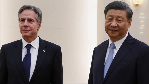 Председатель КНР Си Цзиньпин и госсекретарь США Энтони Блинкен во время встречи в Пекине - Sputnik Молдова