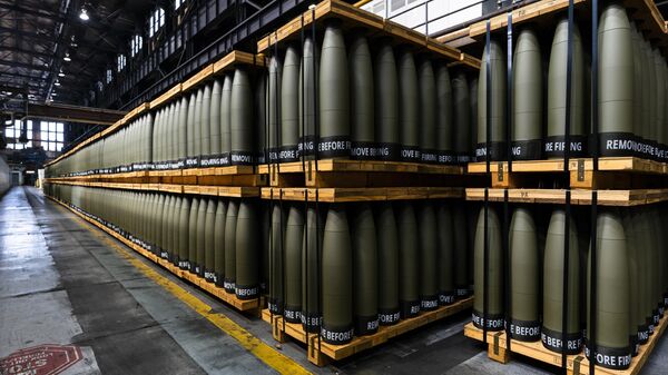 Наиболее востребованные украинской стороной 155-миллиметровые гаубичные снаряды M795 на заводе боеприпасов в Скрэнтоне, США - Sputnik Moldova-România