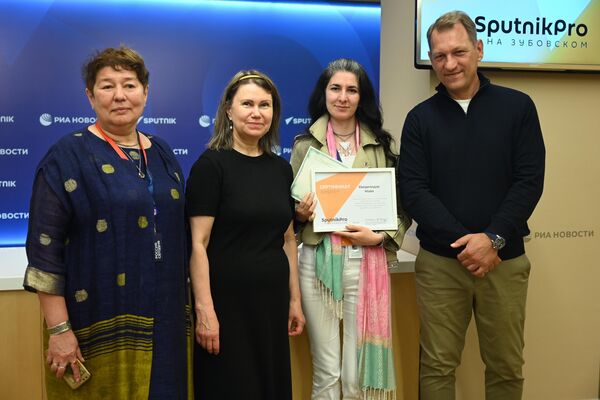 Церемония награждения сертификатами об успешном прохождении курса мастер-классов - Sputnik Молдова