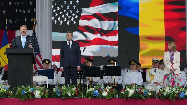 Klaus Iohannis și Marcel Ciolacu participă la recepția oferită de ambasada SUA la București cu prilejul aniversării a Zilei Independenței SUA - Sputnik Moldova