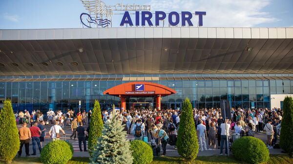 Пассажиропоток Международного аэропорта Кишинева продолжает увеличиваться - Sputnik Молдова