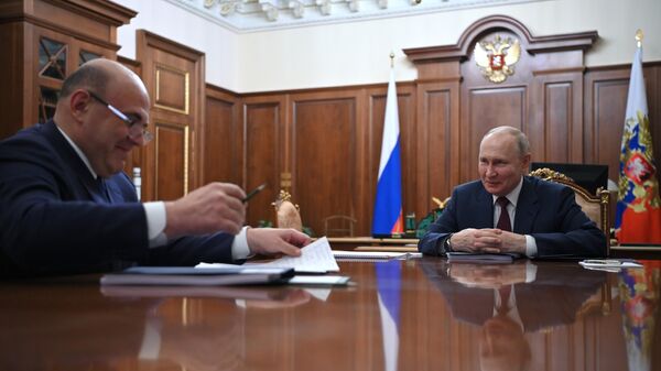 Мишустин на встрече с Путиным: несмотря на санкции, экономика России восстанавливается - Sputnik Молдова