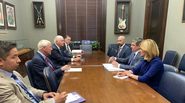 Спикер парламента Молдовы Игорь Гросу на встрече с американскими сенаторами в Вашингтоне - Sputnik Молдова