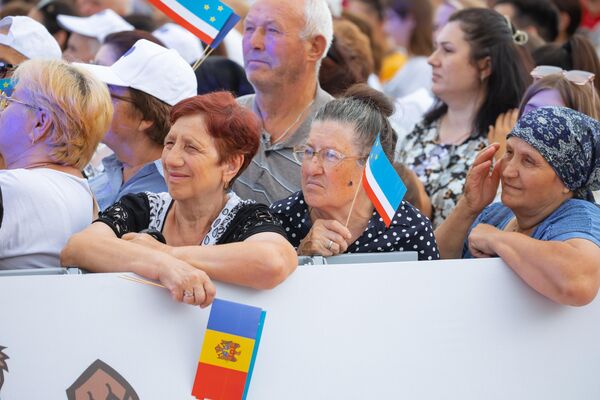 Participanți la ceremonia de inaugurarea a bașacanului găgăuz. - Sputnik Moldova