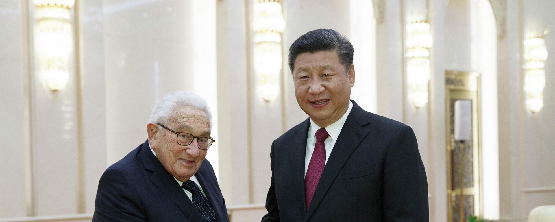 Președintele chinez Xi Jinping l-a primit pe fostul secretar american de stat Henry Kissinger la Beijing - Sputnik Moldova, 1920, 21.07.2023