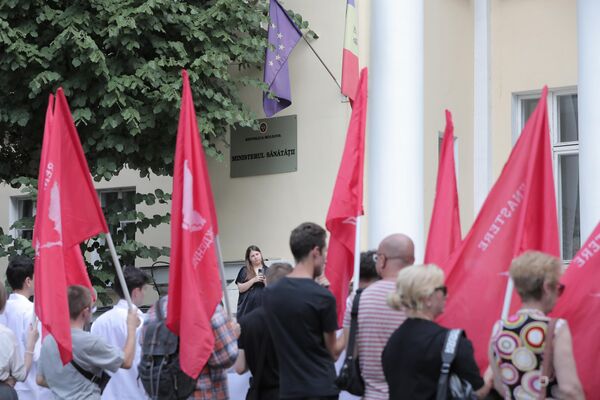 Протест партии Возрождение возле здания Министерства здравоохранения Республики Молдова - Sputnik Молдова