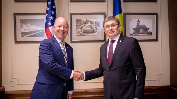 Председатель парламента Молдовы Игорь Гросу и посол США Кент Логсдон - Sputnik Молдова