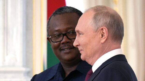 Беседа президента РФ В. Путина с президентом Республики Гвинея-Бисау У. Эмбало - Sputnik Молдова