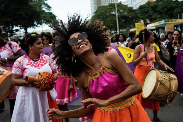 Марш чернокожих женщин против расизма, насилия и угнетения в Рио-де-Жанейро, Бразилия. - Sputnik Молдова