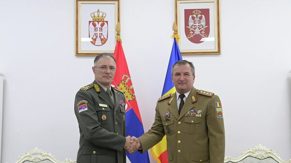 Șeful Statului Major al Apărării, generalul Daniel Petrescu și omologul  său, generalul Milan Mojsilović, șeful Statului Major al Apărării din Republica Serbia. - Sputnik Moldova