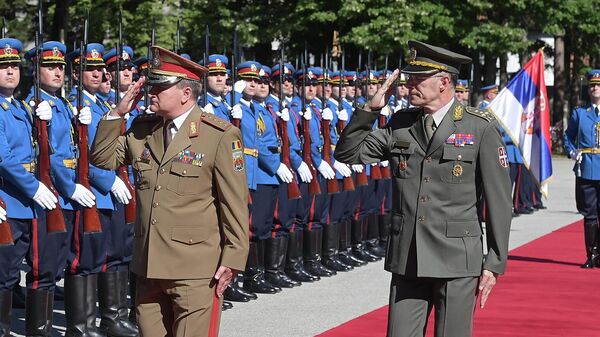 Șeful Statului Major al Apărării, generalul Daniel Petrescu și omologul  său, generalul Milan Mojsilović, șeful Statului Major al Apărării din Republica Serbia, - Sputnik Moldova-România