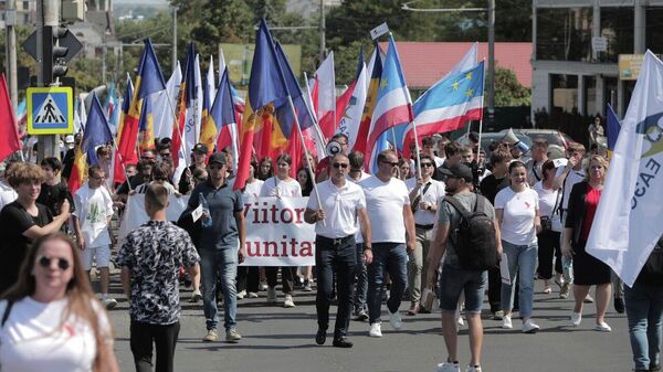 В Кишиневе прошел марш-митинг по случаю 79-й годовщины освобождения Молдавии от фашизма - Sputnik Молдова