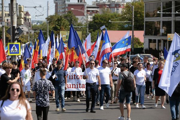 В Кишиневе прошел марш-митинг по случаю 79-й годовщины освобождения Молдавии от фашизма - Sputnik Молдова