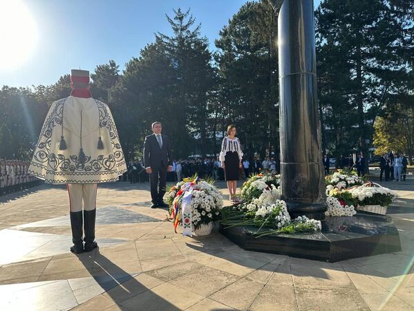 Церемония возложения цветов к памятнику "Скорбящая мать" в Кишиневе по случаю Дня независимости, 27.08.2023. - Sputnik Молдова