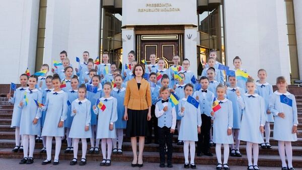 Президент Молдовы Майя Санду выступила с поздравительным посланием по случаю Дня независимости Украины - Sputnik Молдова