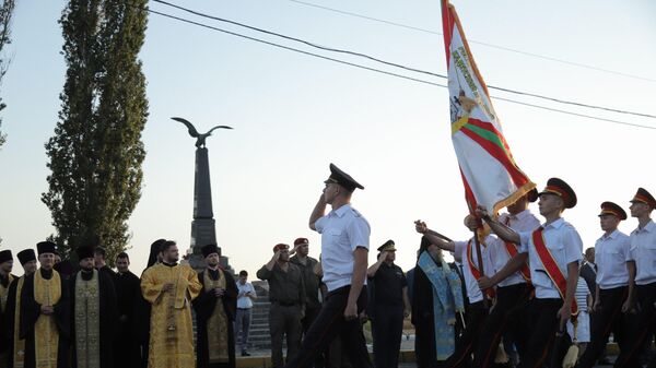 В Бендерах на военно-историческом мемориале прошли торжественные мероприятия, посвященные полковому празднику 55-го пехотного Подольского полка - Sputnik Молдова