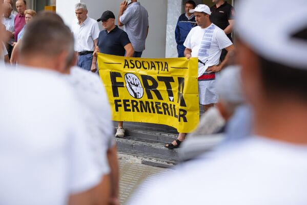 Фермеры вышли на протест перед Министерством сельского хозяйства в Кишиневе. - Sputnik Молдова