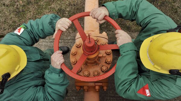 Рабочие на газораспределительной станции в Венгрии - Sputnik Moldova