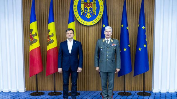 Премьер-министр Дорин Речан и председатель Военного комитета ЕС генерал Роберт Бригер - Sputnik Молдова