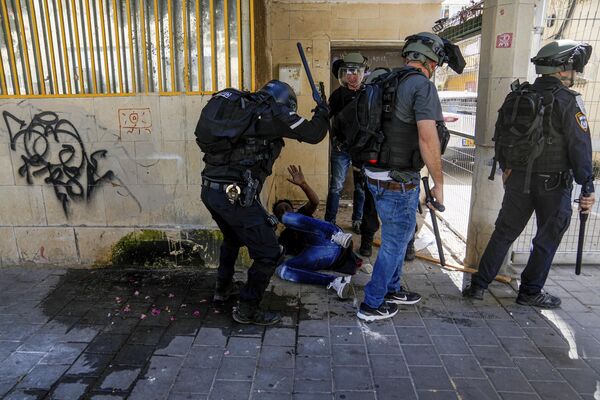 Столкновение эритрейских протестующих с израильским спецназом в Тель-Авиве (Израиль). - Sputnik Молдова