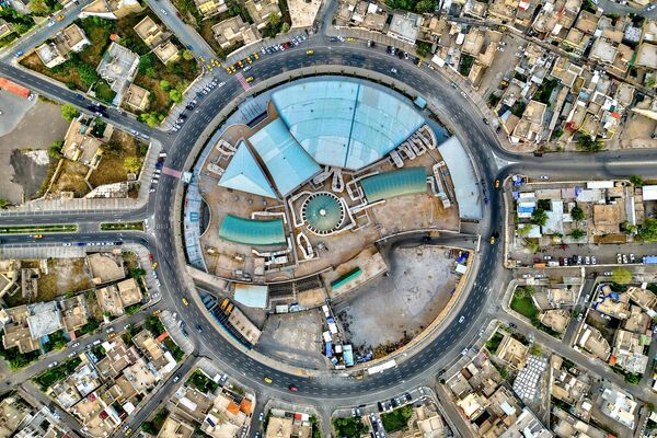 Вид с высоты птичьего полета на торговый центр в многонациональном городе Киркук на севере Ирака. - Sputnik Молдова