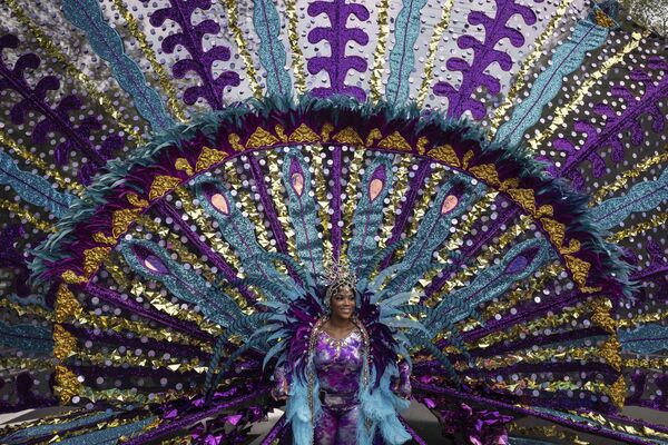 Танцовщица участвует в Параде карибской культуры в Бруклинском районе Нью-Йорка (США). - Sputnik Молдова