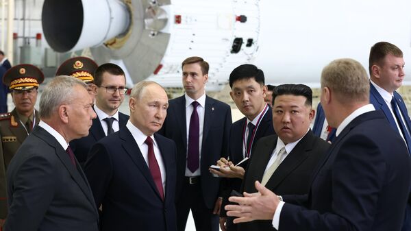 Президент РФ Владимир Путин и председатель Государственного совета КНДР Ким Чен Ын - Sputnik Moldova