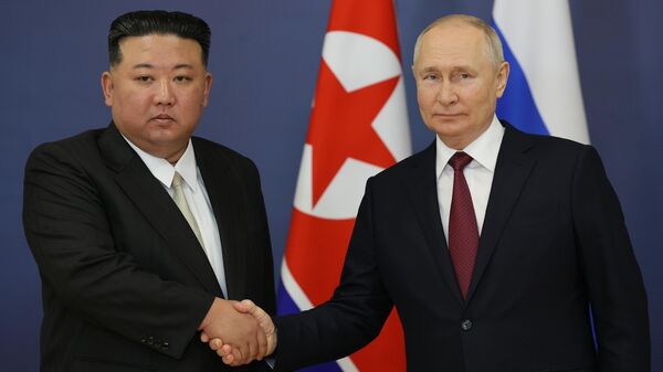 Президент РФ Владимир Путин и председатель Государственного совета КНДР Ким Чен Ын  - Sputnik Молдова