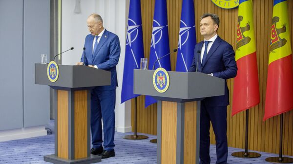 Пресс-конференция молдавского премьера Дорина Речана и замгенсека НАТО Мирчи Джоанэ - Sputnik Молдова