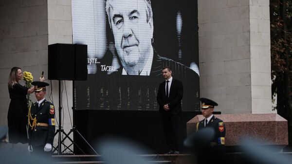 Первый президент Молдовы Мирча Снегур похоронен на Центральном кладбище Кишинева - Sputnik Молдова